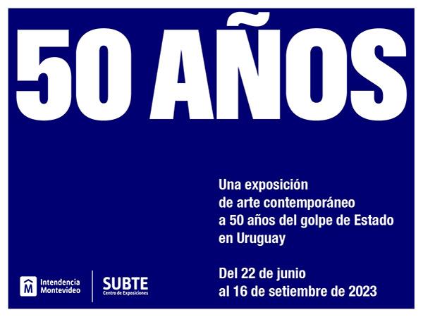 Afiche. En un fondo violeta hay un texto que dice "50 años. Una exposición de arte contemporáneo a 50 años del golpe de Estado en Uruguay. Del 22 de junio al 16 de setiembre de 2023". Abajo, izquierda los logos de la Intendencia de Montevideo y Centro de Exposiciones Subte.